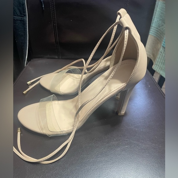 Tan heels - Picture 2 of 3